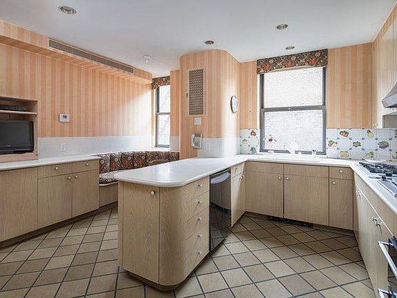 4th image of 580 Park Ave APT 5C