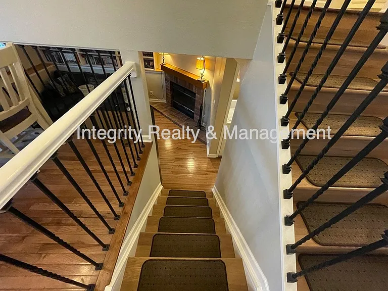 475 Chiswick Cir — Photo 16