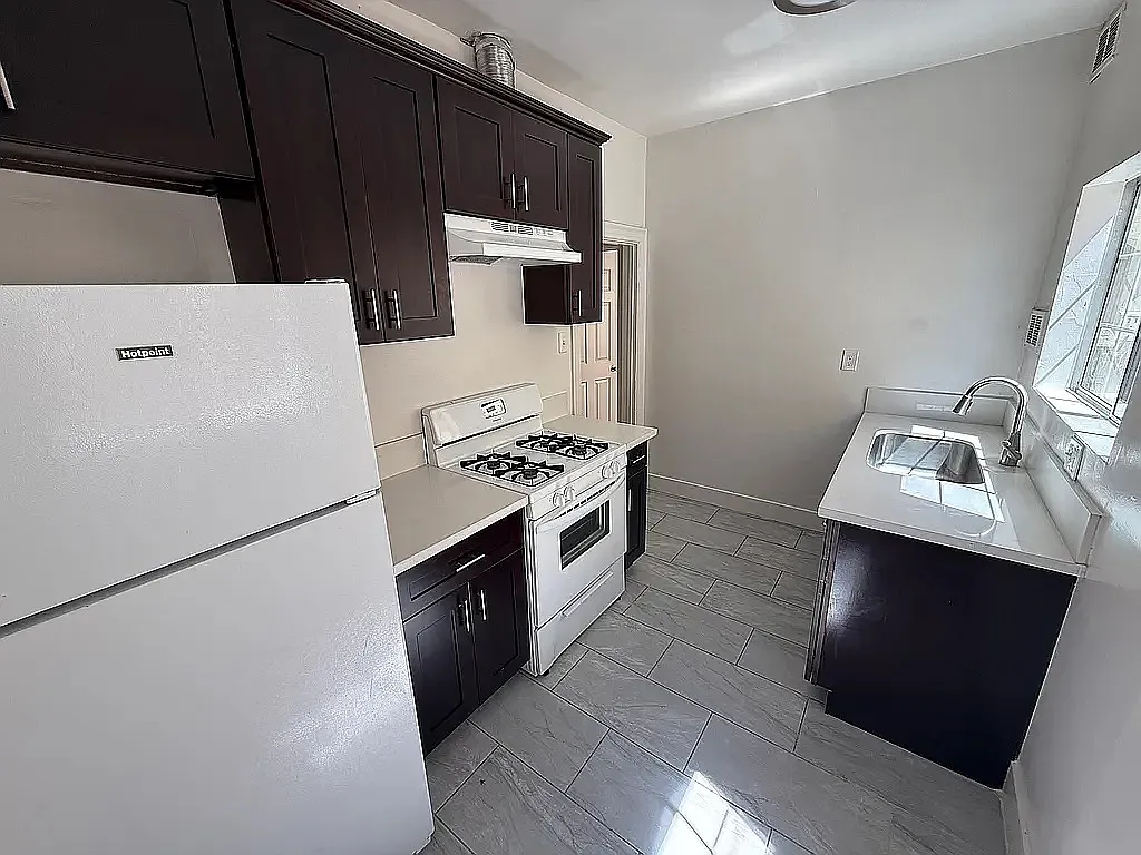 2 bed, 1100 sqft, $2,750 — Photo 3