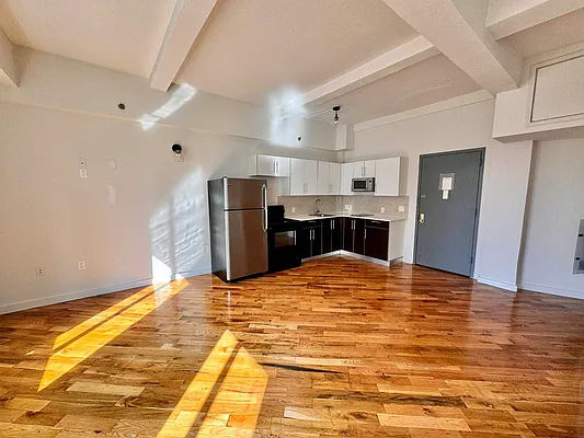 Rented by City Connections Realty | media 3