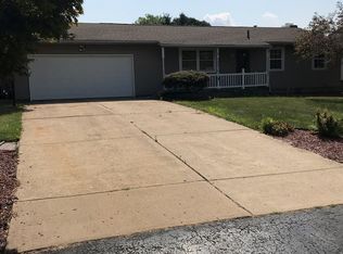 702 Meadowridge Ave NW, Canton, OH 44708