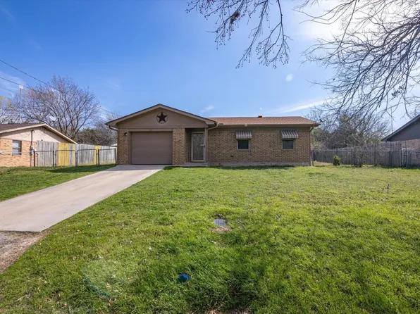 902 N Chico Ave, Decatur, TX 76234