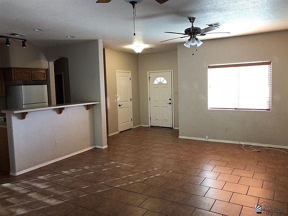 4th image of 388 N Gonzalez Dr