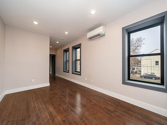 2nd image of 62 Vroom St #4L