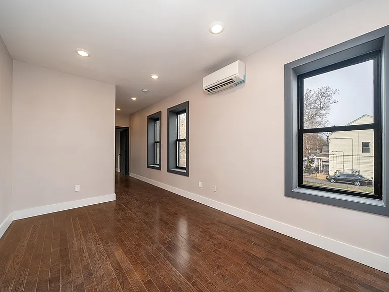 62 Vroom St #4L — Photo 2