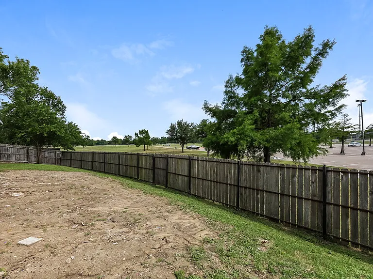 706 Valleycreek Rd — Photo 16