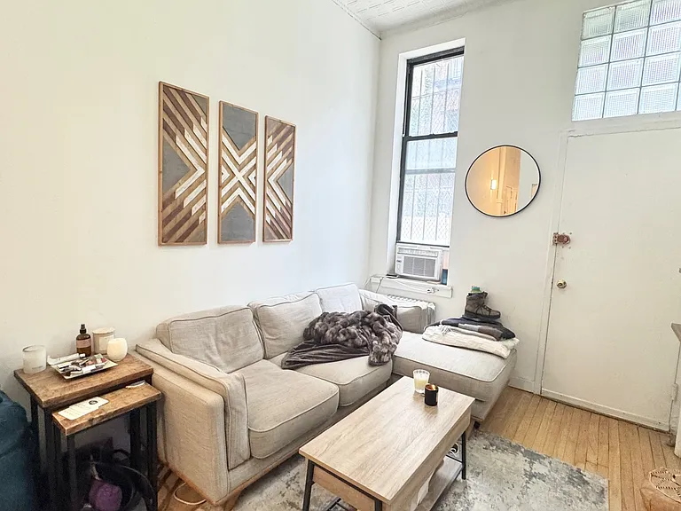 206 E 6th St #1RW — Photo 3