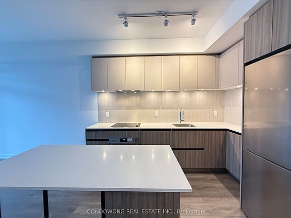 2nd image of 7950 Bathurst St #1121