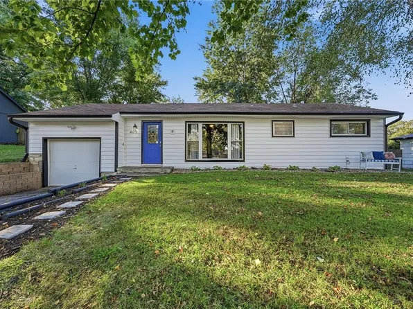 405 NE Moreland Dr, Kansas City, MO 64118