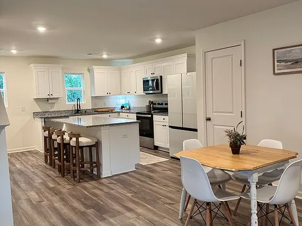 132 Mohr Club Dr, Darien, GA 31305