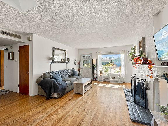 5th image of 1605 21st Street NE