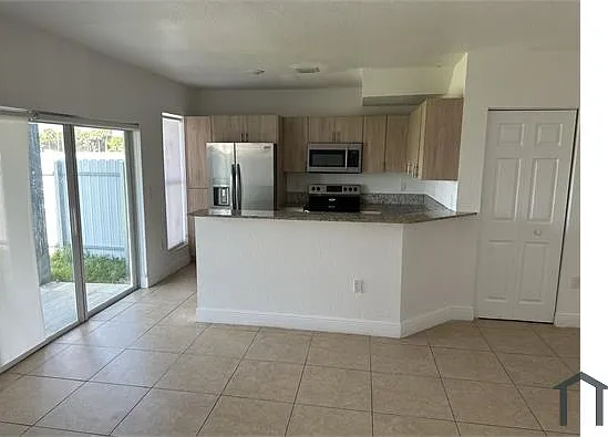 3 bed, $2,800 — Photo 1