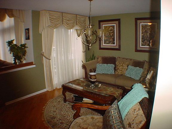 2nd image of 2040 N Evergreen Ave #16