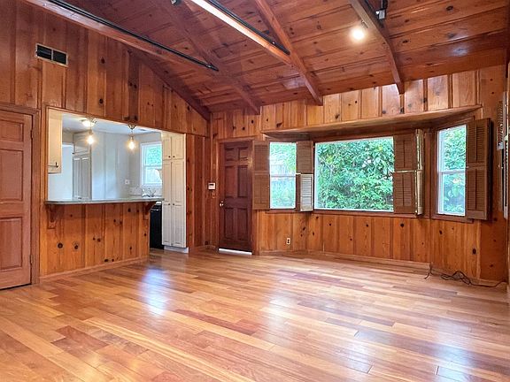 3rd image of 386 Marin Ave