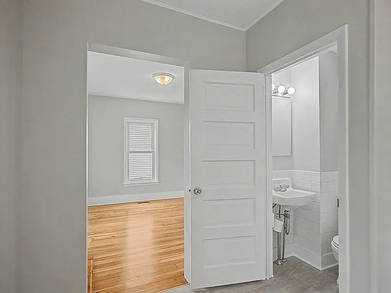 1340 Columbia Ave NE — Photo 15