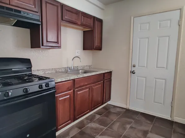 979 Barney St, Merced, CA 95340