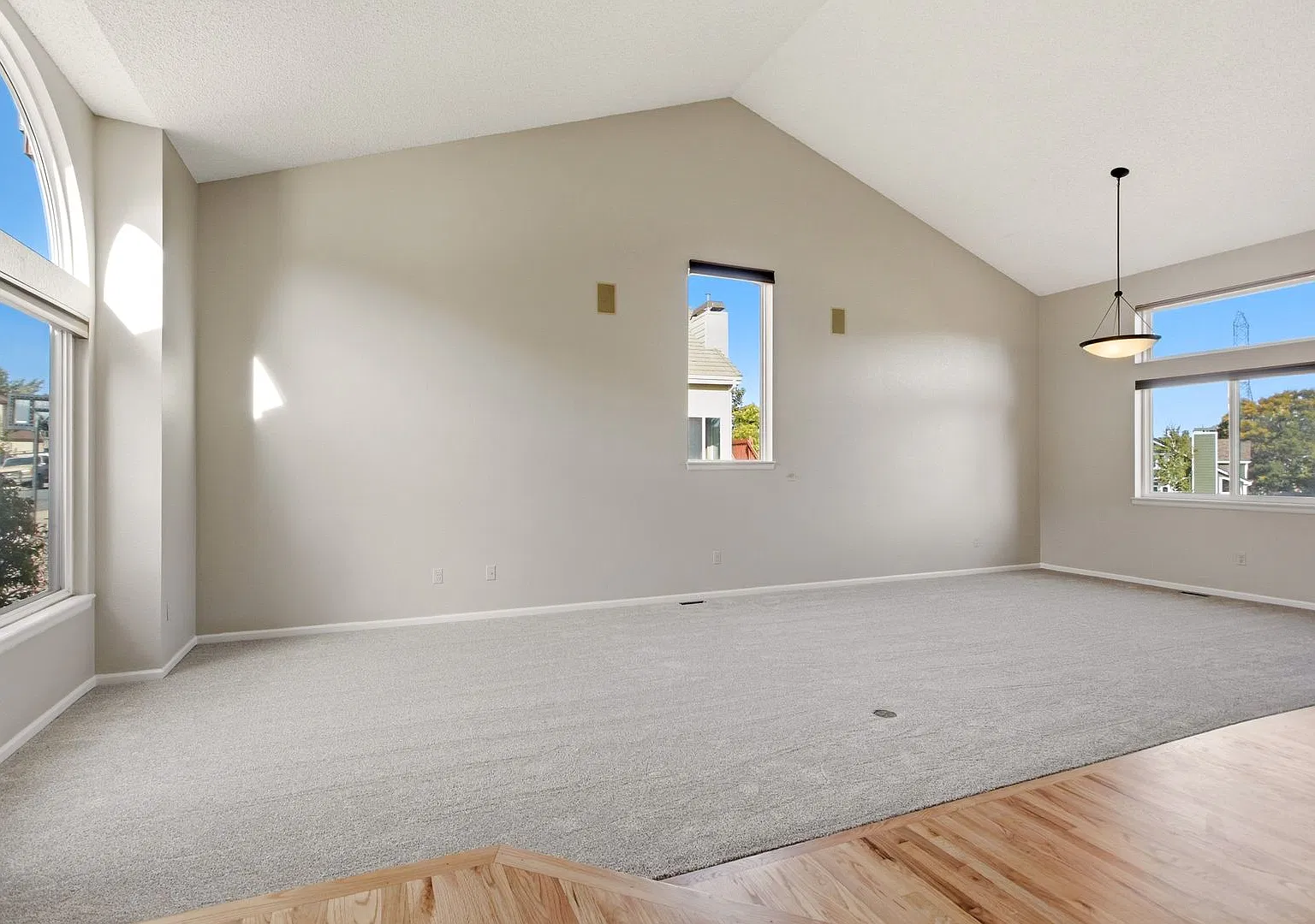Spacious 4 Bedroom Home with Finished Walk-Out Basement, 3-Car Garage & Large Yard — Photo 3