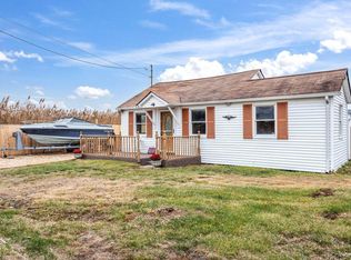 20 Bayside Rd, Mastic Beach, NY 11951