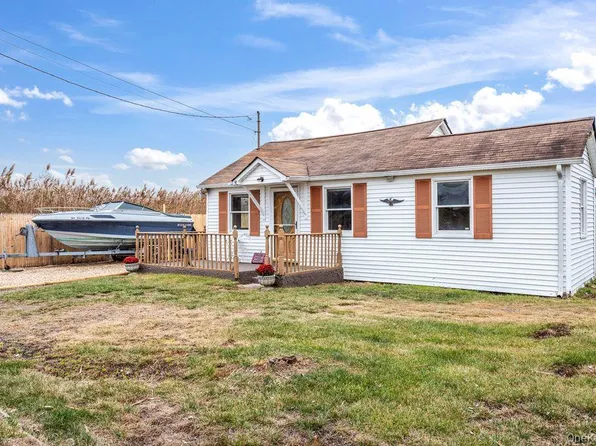 20 Bayside Road, Mastic Beach, NY 11951