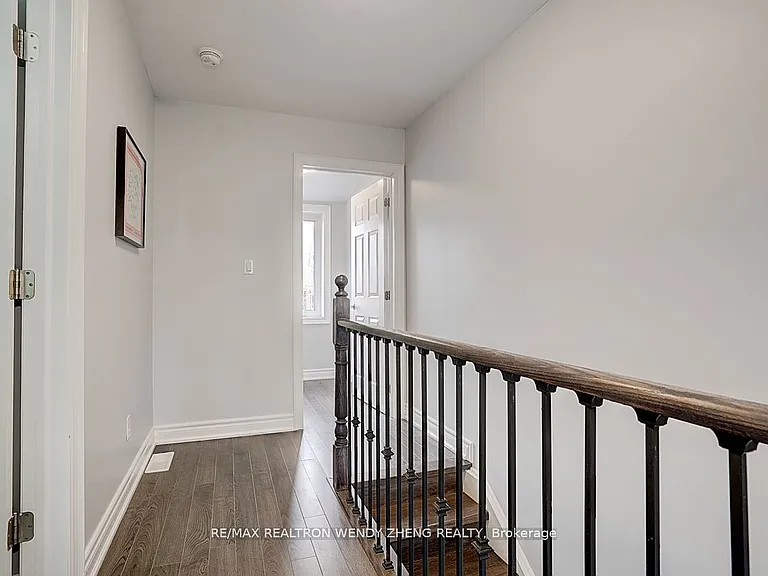 245 Montrose Ave #UPPER — Photo 16