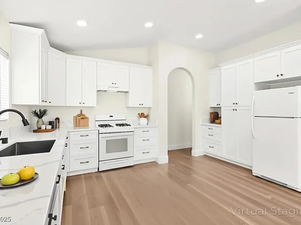 5680 Scottyboy Dr, Las Vegas, NV 89113