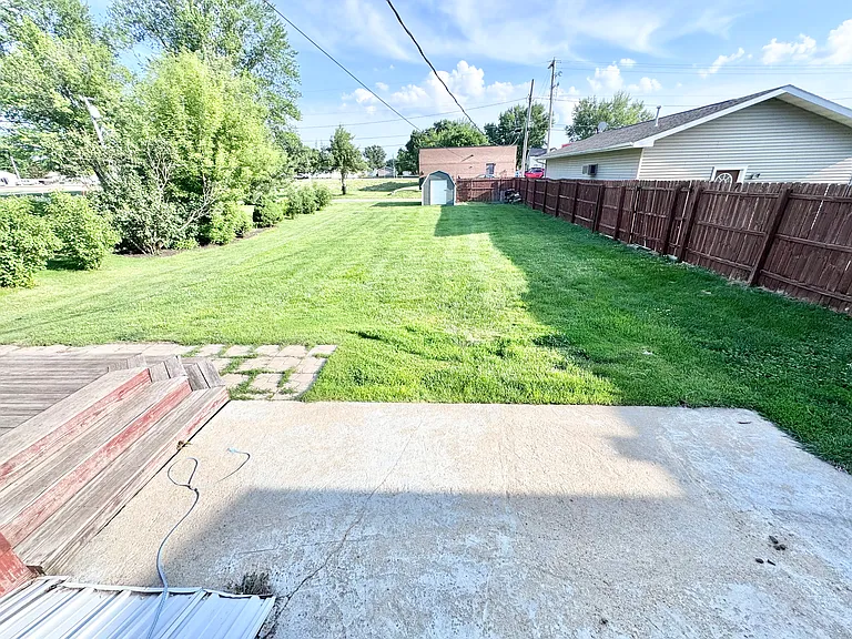 406 E Main St — Photo 5