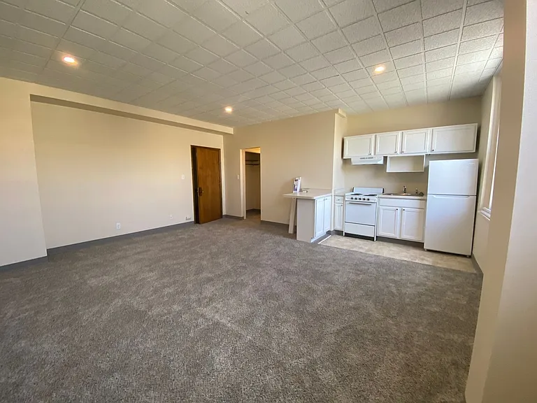 Cass Street Apartments — Photo 28