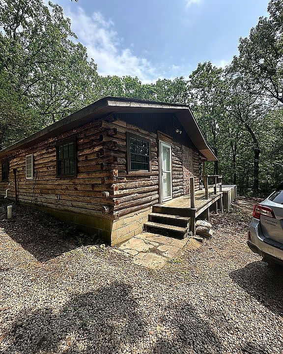 1st image of 158 Hickory Dr