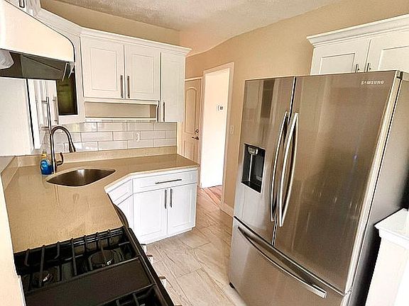 5th image of 10222 Avenue