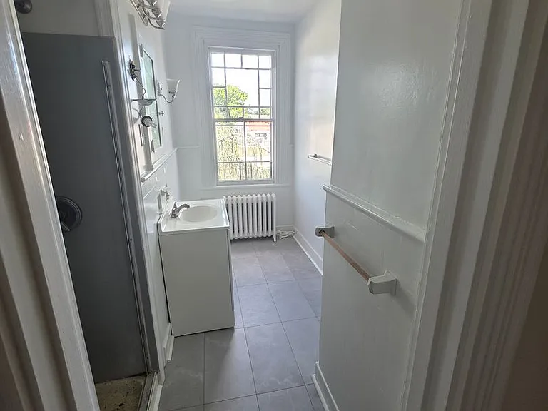 1858 Guernsey Ave — Photo 10