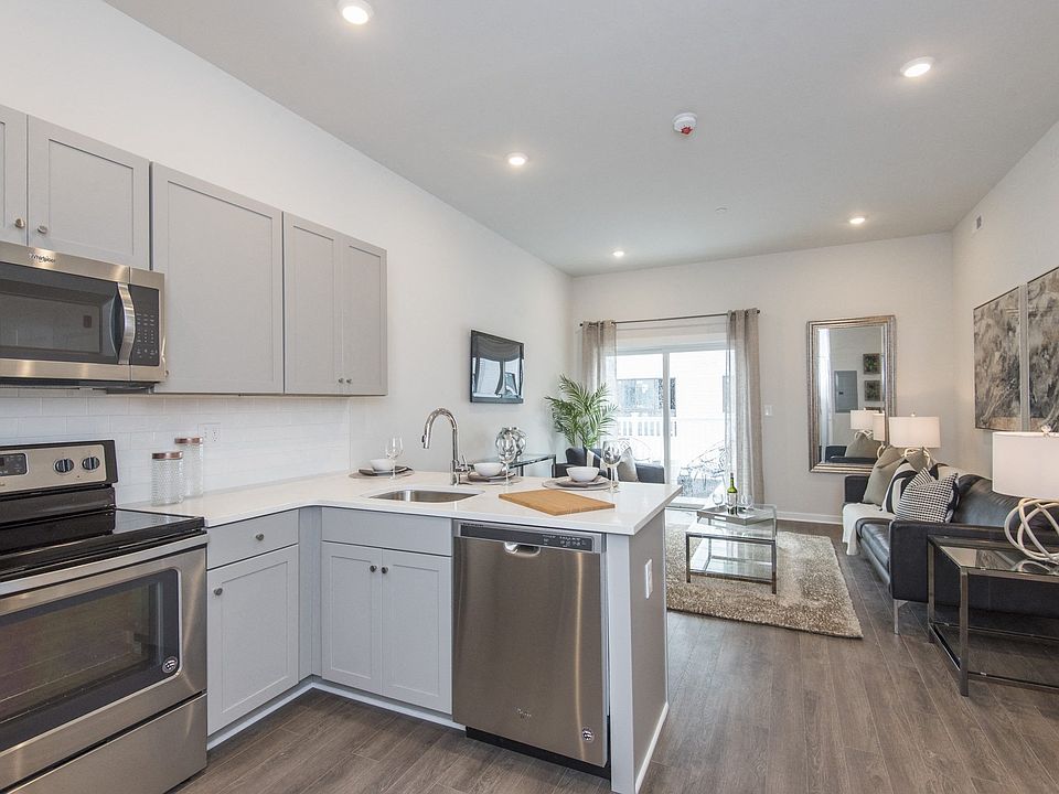 1002 Kitchen-Living Room