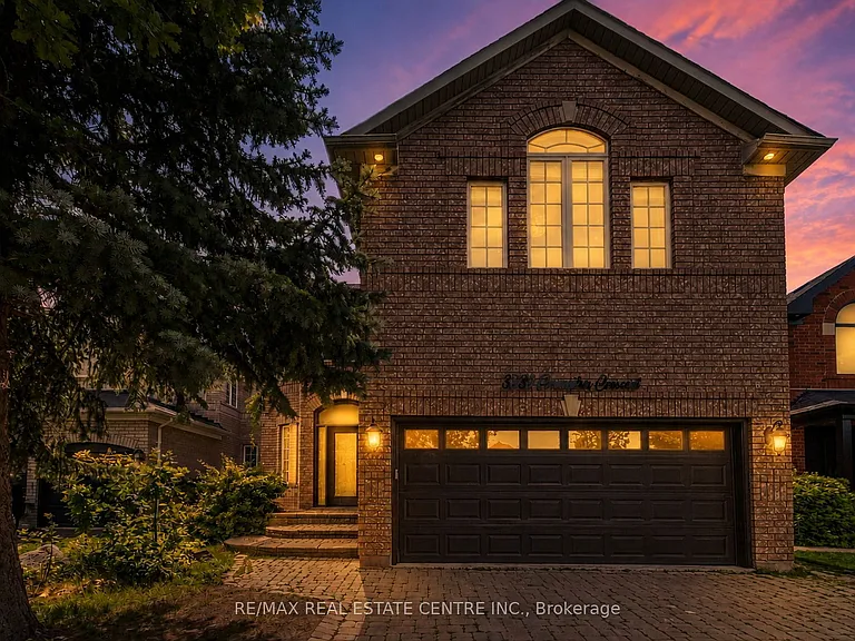 3339 Crompton Cres — Photo 2