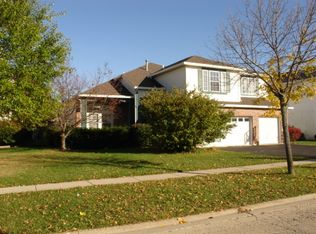 130 Ellis Rd, Lake In The Hills, IL 60156