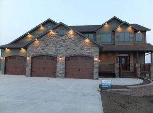 211 90th Ave NE, Bismarck, ND 58503