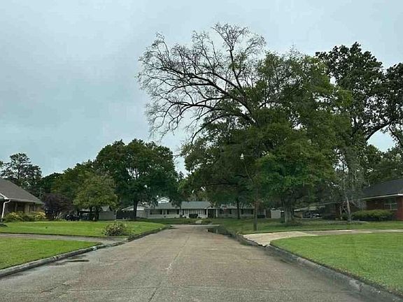 Exterior Neighborhood (street photo)
