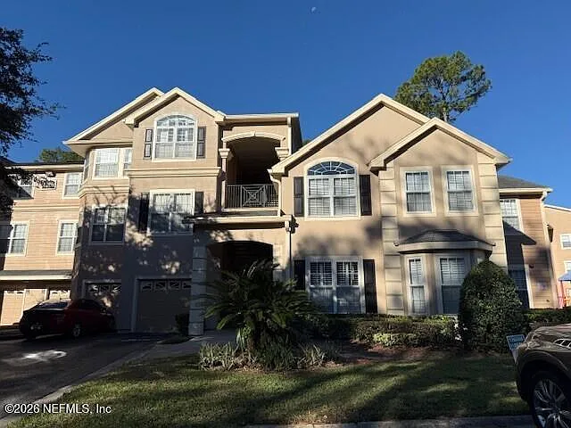 1 bed, 1.0 bath, 885 sqft, $1,200 — Photo 1