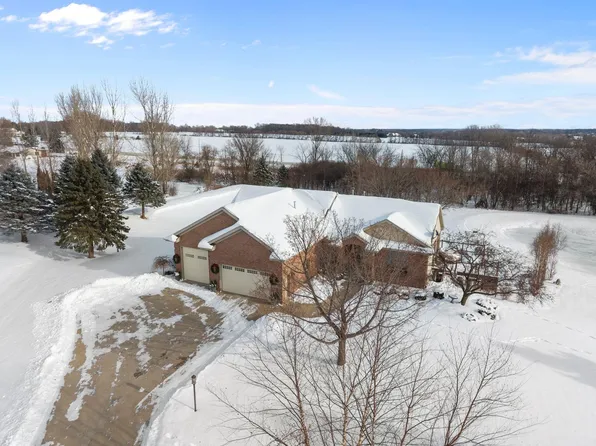 9366 Memory Ln, Neenah, WI 54956