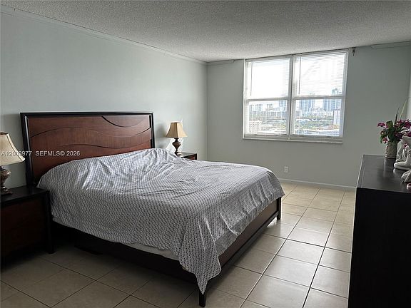 5th image of 427 Golden Isles Dr APT 14E