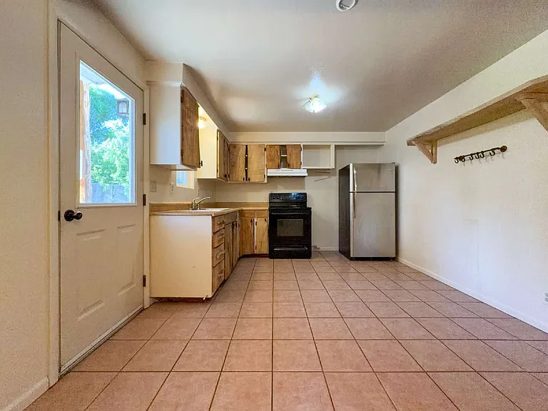 816 S Wardwell Ave — Photo 3