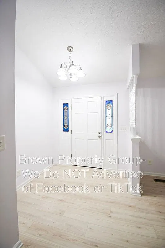 3 bed, 2.5 bath, 2351 sqft, $1,975 — Photo 3