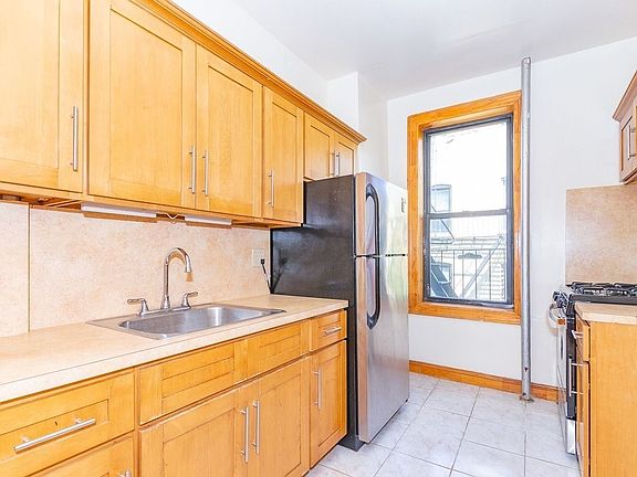 3rd image of 429 16th St #6A