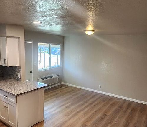 5th image of 563 S Woodrow Ave