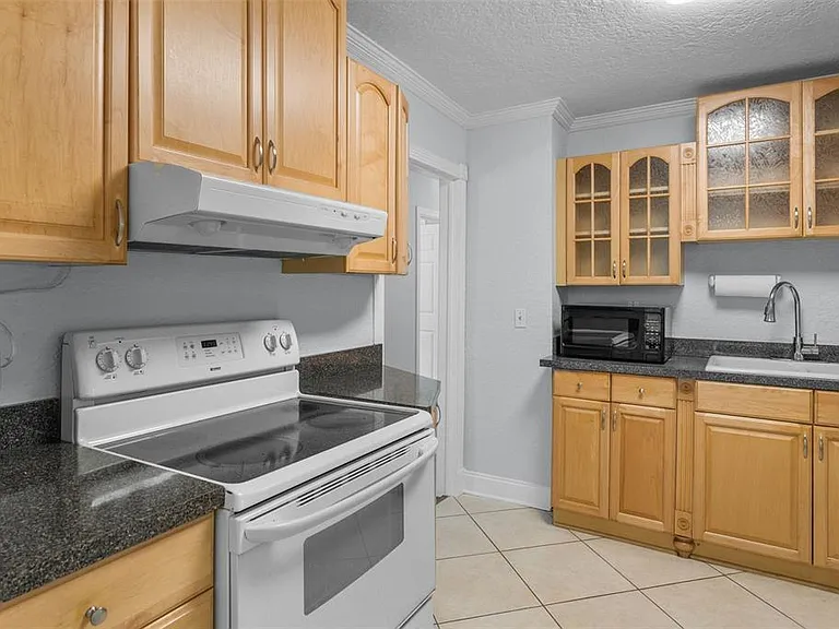 814 W Indiana Ave — Photo 13