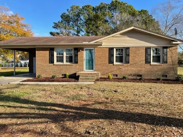 1403 Tucker Rd, Grimesland, NC 27837