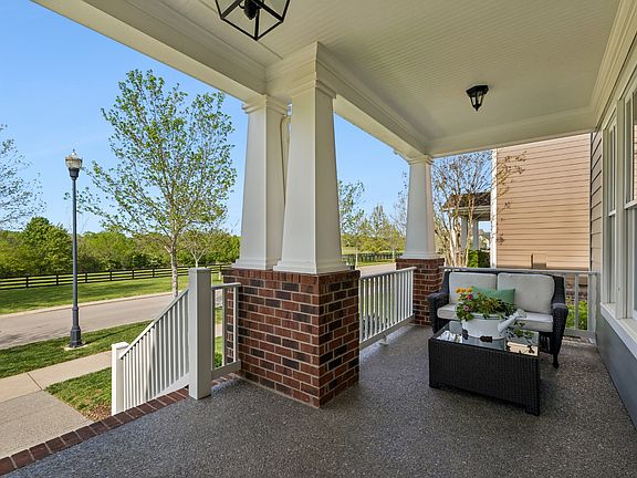 4th image of 555 Avon River Rd