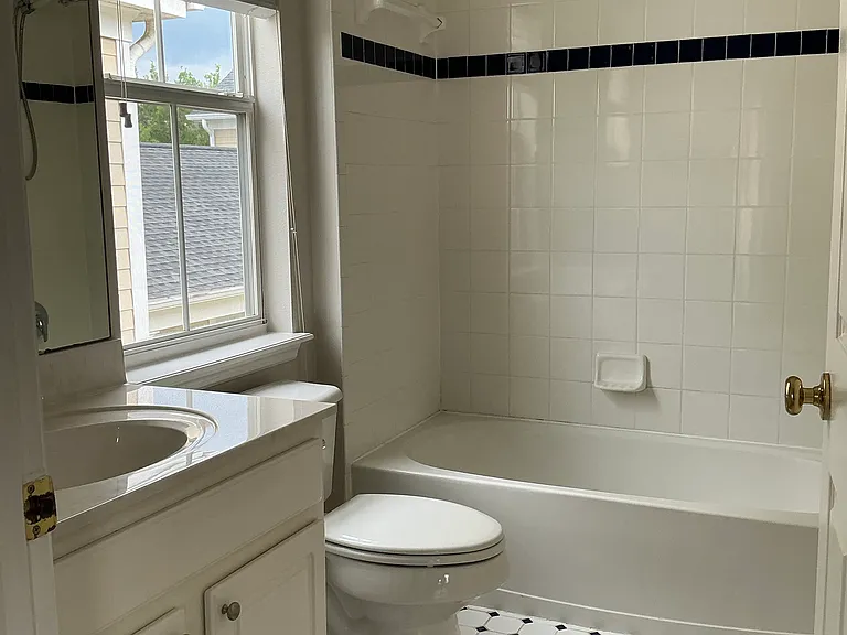 1057 Banks Rose St #B — Photo 5
