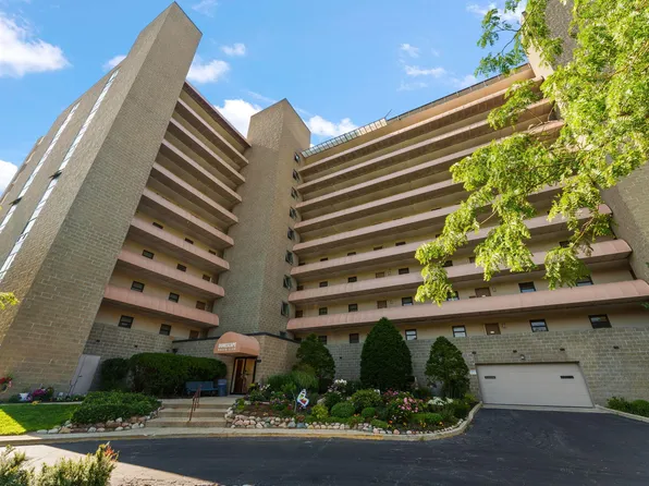 100 Lake Shore Dr APT 701, Michigan City, IN 46360