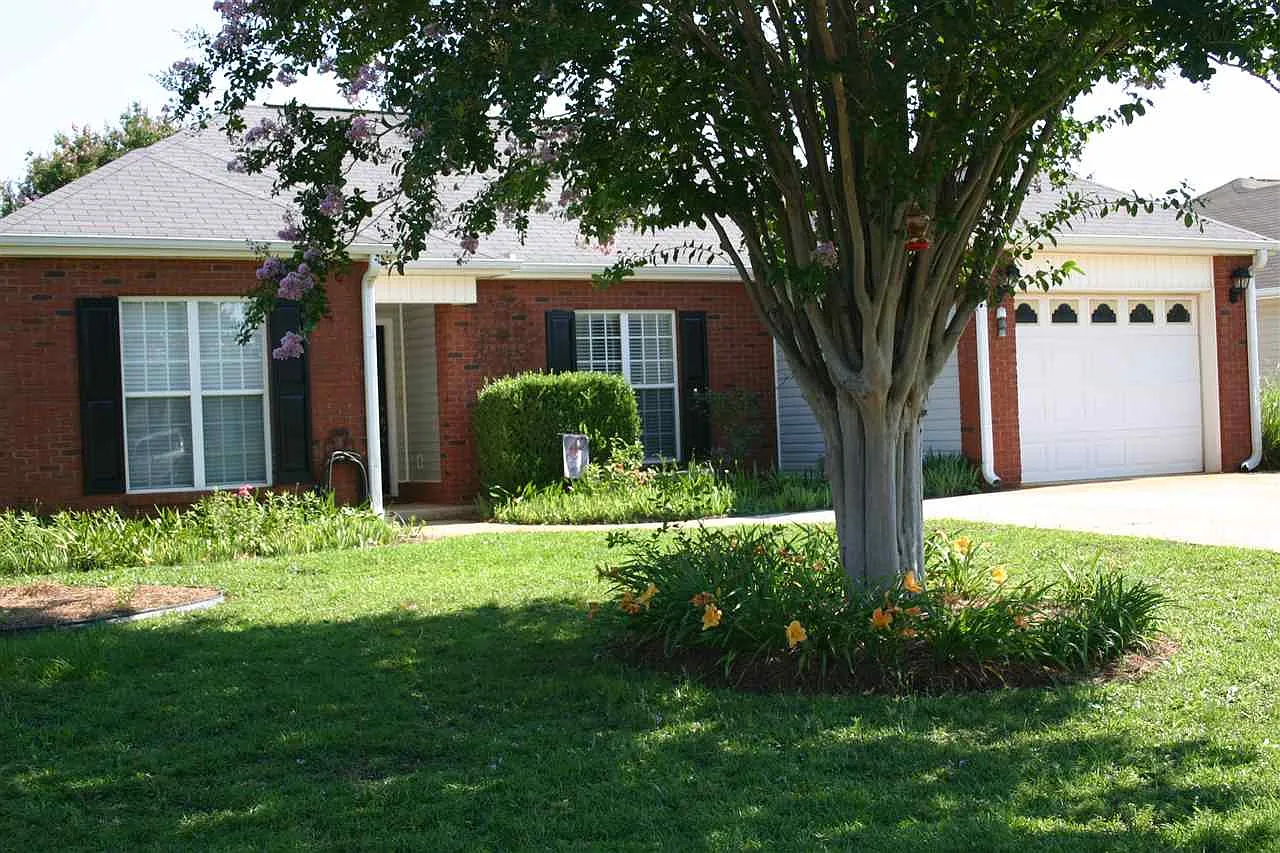 424 Dorothy Ct photo 1