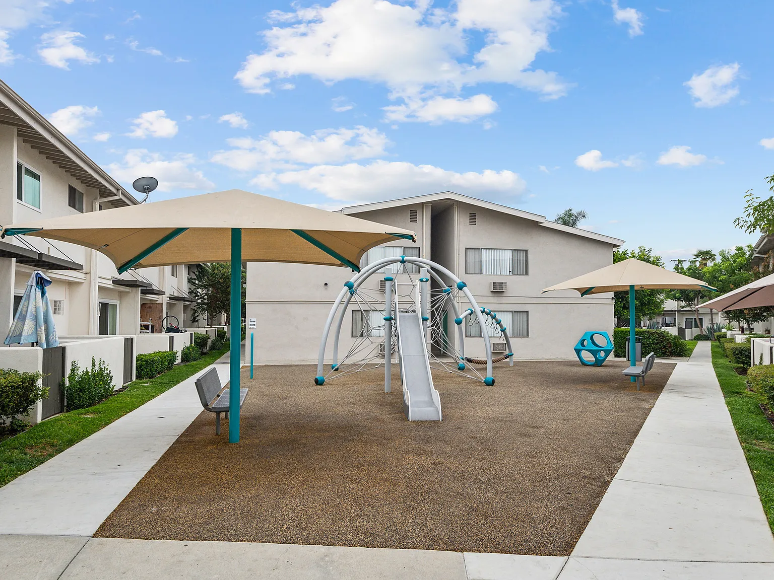 Fisher Court Apartments — Photo 2