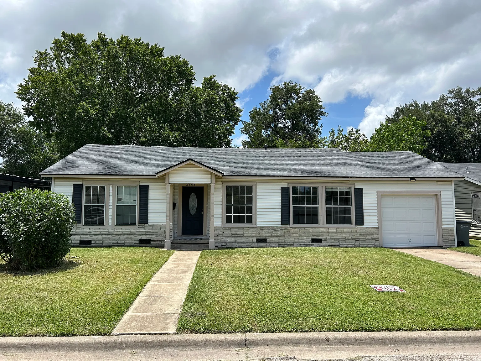 3 bed, 1194 sqft, $1,500 — Photo 1
